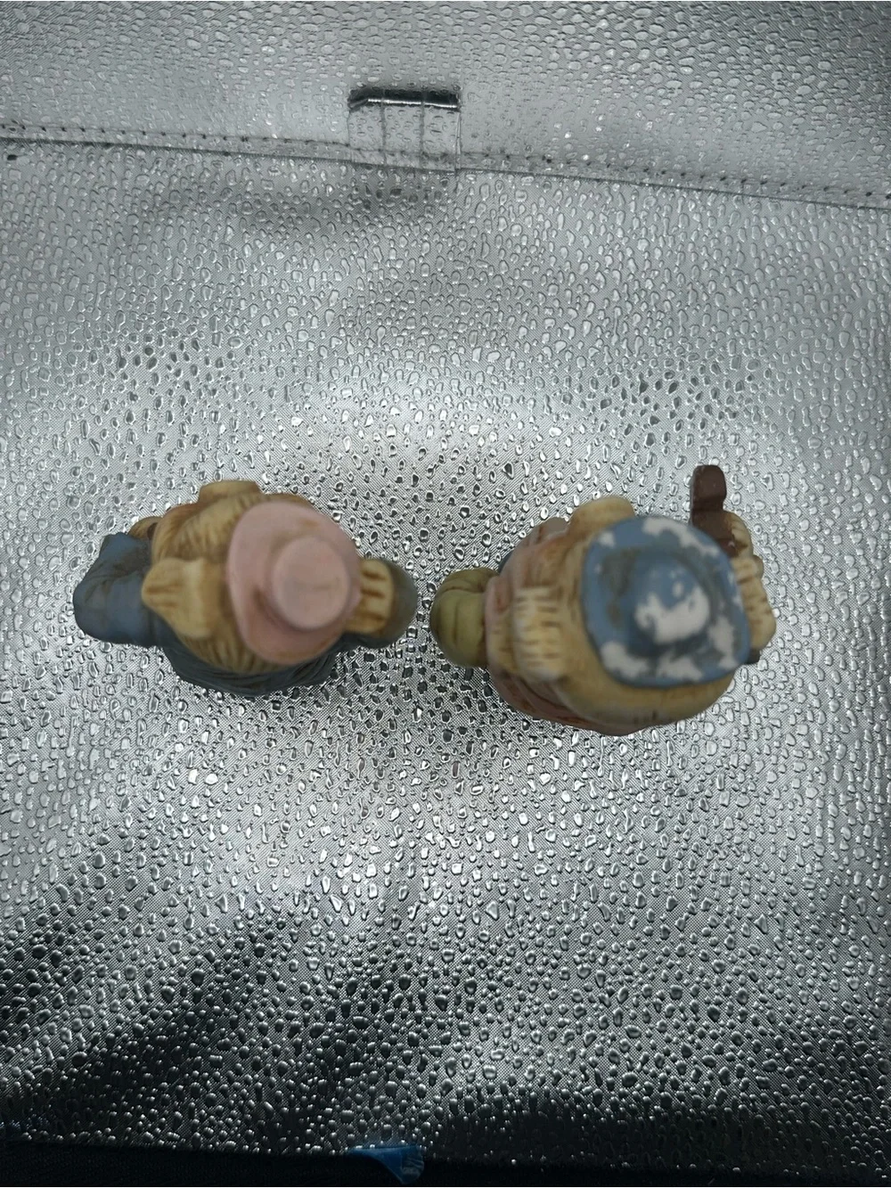 C10 Ceramic Pig Figurine Set - Blue and Pink Decorative Farm Animal Statues